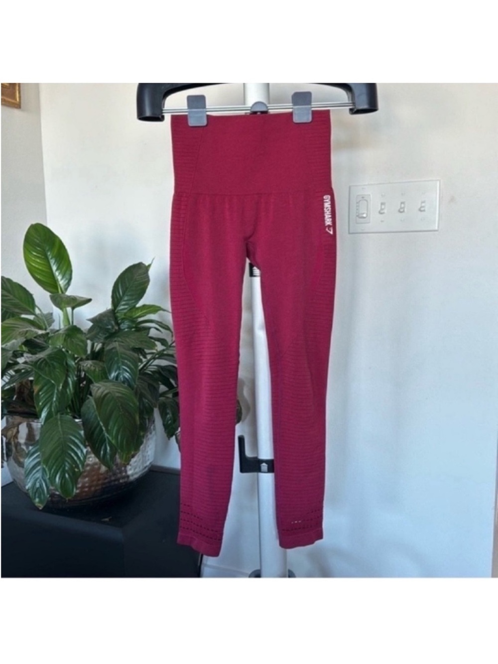 Gymshark Seamless Leggings Sz S Hem Eyelit cutouts Burgundy